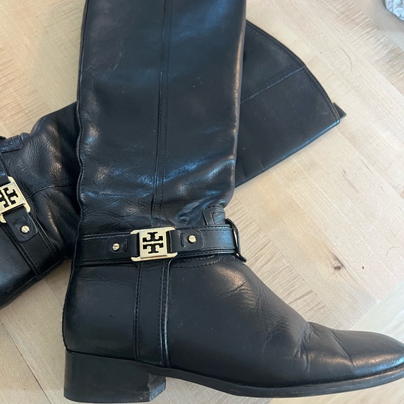 Tory Burch Black Leather Boots with Gold Logo - Picture 1 of 4